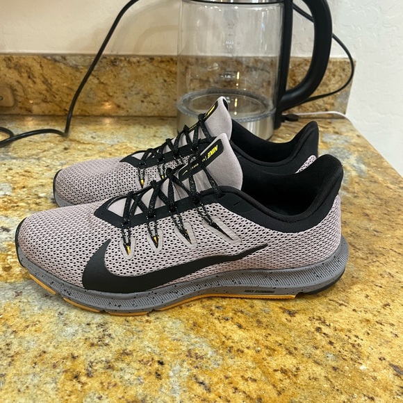 Nike quest size 10 - Picture 3 of 8